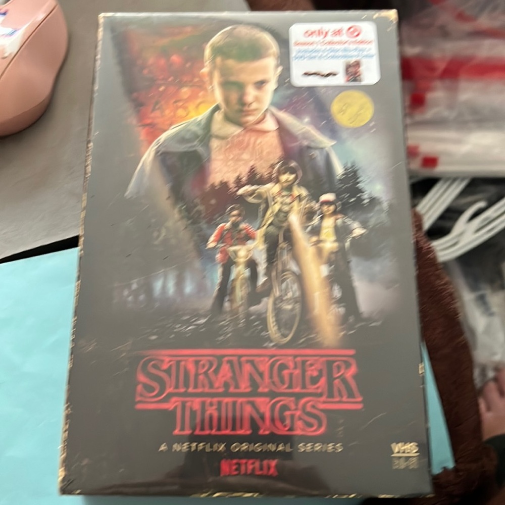 NEW.  Stranger things season 1 collectors edition blu-ray/dvd